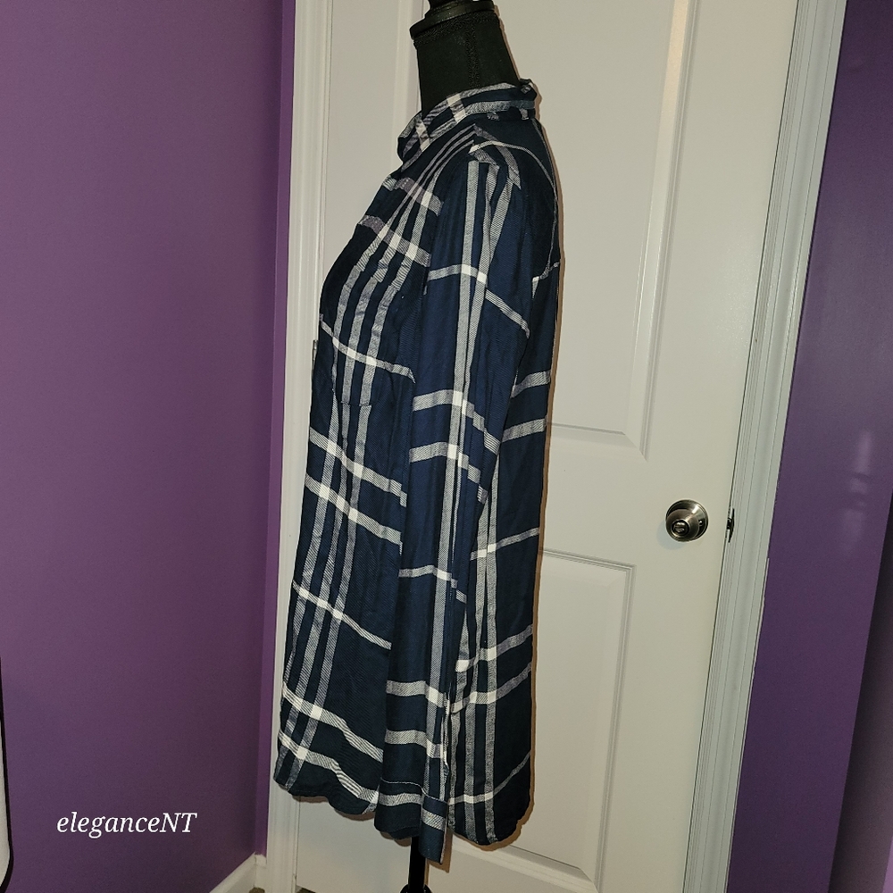 Old Navy Plaid Blue/White Classic Shirt with Front Pocket Sz: L NWT - Picture 3 of 7